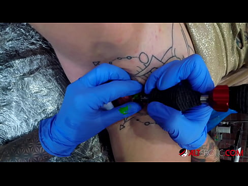 ❤️ Sully Savage oo aad u tattooed ayaa Kintirkeeda ku sawirtay tattoo Porno Guri  ❌